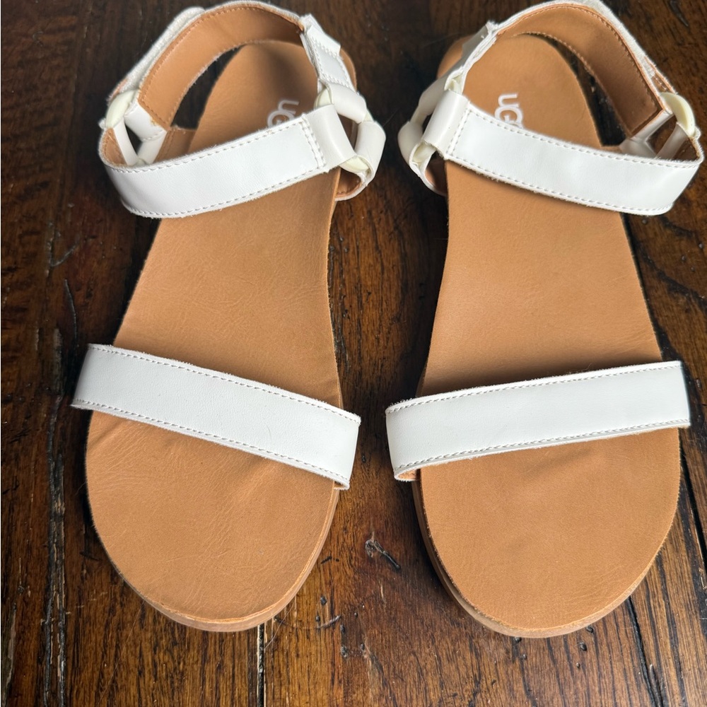 UGG‎ Women's White Sandals 6